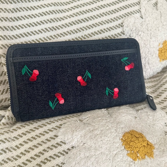 🍒EUC Kate Spade Blue Denim Wallet W/ Red Cherries🍒 - Picture 4 of 8